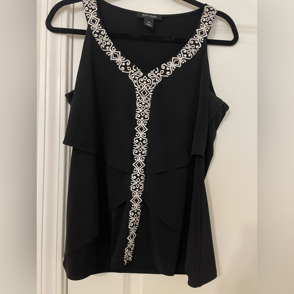 EUC WHBM black tiered tank with white embroidery